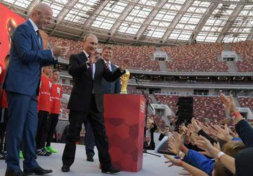 (FILES) This file photo taken on September 09, 2017 shows FIFA President Gianni Infantino (L) and Russian President Vladimir Putin (R) smiling during the opening of the trophy tour ceremony at Luzhniki stadium in Moscow.