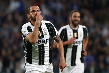 Jugador capital en la Juventus durante los últimos años, club al que llegó en 2010, el central italiano fue uno de los bombazos del mercado estival y del renovado Milán en el año 2017. Un supuesto enfrentamiento con algunos compañeros tras la final de la 