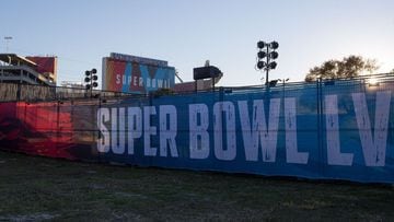 Tampa (Estados Unidos), 03/02/2021.- Vista general fuera del Estadio Raymond James antes del Super Bowl LV de la NFL en Tampa, Florida, Estados Unidos, 04 de febrero de 2021.
