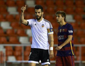 Alvaro Negredo of Valencia celebrates scoring his team's first goal during the Copa del Rey Semi Final, second leg match between Valencia CF and FC Barcelona 