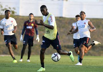 La Selección Colombia entrenó con grupo completo en Barranquilla de cara al partido ante Perú por Eliminatorias rumbo a Qatar 2022.