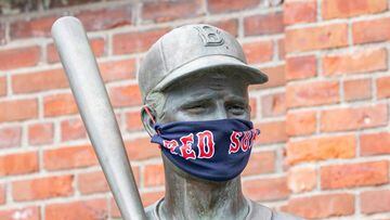 April 10, 2020, Boston, Massachusetts, USA: A statue of Bobby Doerr wearing a face mask on the Teammates statue, created by sculptor Antonio Tobias Mendez outside Fenway Park in Boston. (Keiko Hiromi/Contacto)   10/04/2020 ONLY FOR USE IN SPAIN