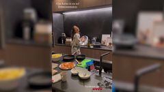 La 'pillada' in fraganti de Asensio a su novia en la cocina con la que han conquistado Instagram