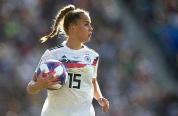 La flamante fichaje del Bayern Múnich ha brillado en la liga de su país y con la Selección Alemana, con la que llegó a los cuartos de final de la pasada Copa del Mundo Femenil.