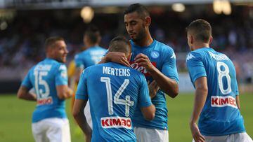 Naples (Italy), 17/09/2017.- Napoli&#039;s midfielder Dries Mertens (C) celebrates with teammates scoring during the Italian Serie A soccer match between SSC Napoli and Benevento at San Paolo stadium in Naples, Italy, 17 September 2017. (N&aacute;poles, I