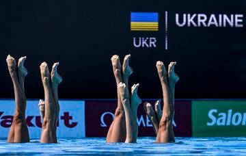 Budapest (Hungary), 22/06/2022.- Team Ukraine performs in the women's team free preliminaries of artistic swimming of 19th FINA World Championships in Hajos Alfred National Sports Swimming Pool in Budapest, Hungary, 22 June 2022. (Hungría, Ucrania) EFE/EPA/Zsolt Szigetvary HUNGARY OUT
