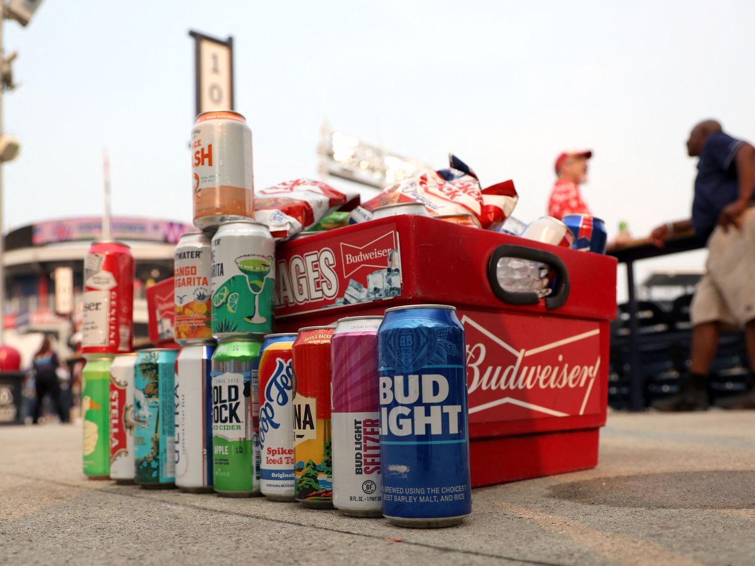 Garth Brooks responds to backlash over Bud Light being served at