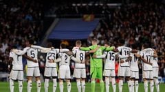 Los jugadores del Real Madrid guardaron un minuto de silencio en memoria de Miguel Ángel.