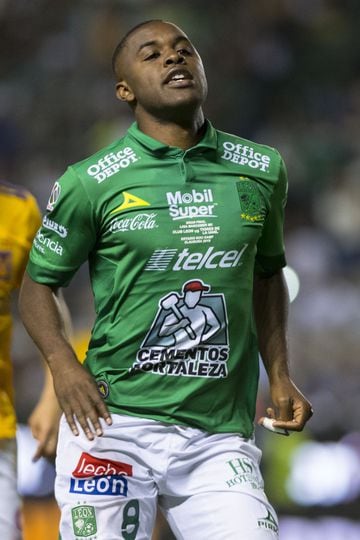 El delantero costarricense llegó al Club León para el Clausura 2019. Con La Fiera, Campbell consiguió el superliderato, un récord de victorias consecutivas y llegó a la final del torneo. 