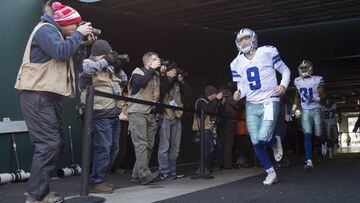 PHILADELPHIA, PA - JANUARY 1: Tony Romo #9 and Byron Jones #31 of the Dallas Cowboys run onto the field prior to the game against the Philadelphia Eagles at Lincoln Financial Field on January 1, 2017 in Philadelphia, Pennsylvania. The Eagles defeated the Cowboys 27-13.   Mitchell Leff/Getty Images/AFP == FOR NEWSPAPERS, INTERNET, TELCOS &amp; TELEVISION USE ONLY ==