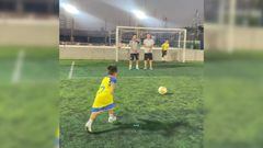 This kid has a future in soccer. A TikTok video went viral showing off a free-kick goal scored by a boy wearing the shirt of the star player of Al Nassr.