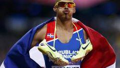 F&eacute;lix S&aacute;nchez celebra su triunfo en la final de los 400 metros vallas en los Juegos Ol&iacute;mpicos de Londres 2012.
