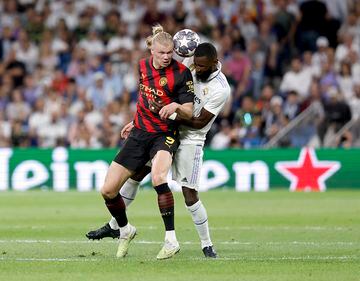 Rüdiger disputa un balón con Haaland en el Real Madrid-Manchester City de ida de semifinales de la pasada edición de la Champions.
