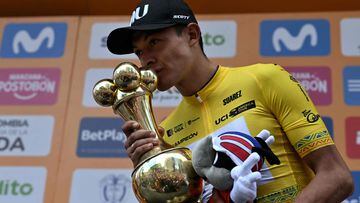 NU Colombia Rodrigo Contreras kisses the trophy at the podium after winning the Tour Colombia UCI 2024, in Bogota, Colombia, on February 11, 2024. (Photo by Luis Acosta / AFP)