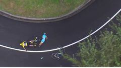 Vincenzo Nibali se fue al suelo tras Chris Froome en el descenso de la Bisanne.