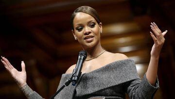 La cantante Rihanna en su discurso de agradecimiento por el Premios Humanitario del año de la Universidad de Harvard.