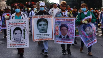 Marcha por los 43 normalistas de Ayotzinapa en resumen, hoy 26 de septiembre: 9 años de la desaparición forzada