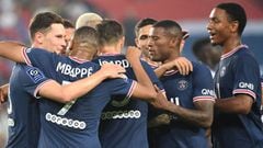 Draxler, el primero por la izquierda, celebra con Mbapp&eacute;, Icardi, Achraf, Wijnaldum y Diallo un gol del PSG en la Ligue 1.