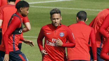 Neymar “fit to play full 90 minutes” on PSG debut - Emery