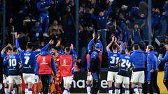 Argentina�s Velez Sarsfield players celebrate at the end of the Copa Libertadores group stage football match between Uruguay's Nacional and Argentina's Velez Sarsfield, at the Gran Parque Central stadium, in Montevideo, on May 18, 2022. (Photo by PABLO PORCIUNCULA / AFP)