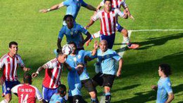 Gim&eacute;nez pierde la marca de Lucas Barrios en el gol paraguayo
