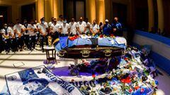 EDITORS NOTE: Graphic content / Handout photo released by Argentina&#039;s Presidency of players of Argentine football team Gimnasia y Esgrima La Plata paying tribute to the coffin of Argentine football legend Diego Maradona at the burning chapel in Casa Rosada presidential palace in Buenos Aires on November 26, 2020. - Diego Maradona will be buried Thursday on the outskirts of Buenos Aires, a spokesman said. Maradona, who died of a heart attack Wednesday at the age of 60, will be laid to rest in the Jardin de Paz cemetery, where his parents were also buried, Sebastian Sanchi told AFP. (Photo by - / Argentinian Presidency / AFP) / RESTRICTED TO EDITORIAL USE - MANDATORY CREDIT AFP PHOTO / ARGENTINIAN PRESIDENCY - NO MARKETING NO ADVERTISING CAMPAIGNS -DISTRIBUTED AS A SERVICE TO CLIENTS