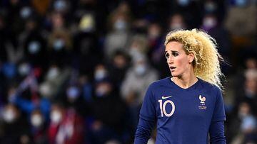 France's midfielder Kheira Hamraoui looks on during the Tournoi de France women's football friendly tournament match between France and Finland at the Oceane stadium in Le Havre, Normandy, on Ferbruary 16, 2022. (Photo by FRANCK FIFE / AFP)