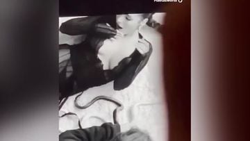 El aterrador vídeo de una serpiente mordiendo en la cara a la cantante Maeta