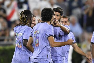 Asensio le agradece a Vallejo su asistencia ante la Juve, en el último amistoso de la gira americana.