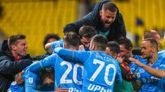 Napoli's players celebrate their goal during the Italian Super Cup semi final football match between Napoli and Fiorentina at Al-Awwal Park Stadium in Riyadh, on January 18, 2024. (Photo by Fayez NURELDINE / AFP)