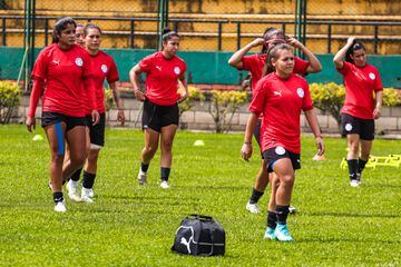 La Selección de Paraguay entrenó en el estadio Álvaro Gómez Hurtado de Floridablanca con miras al partido de semifinales de Copa América Femenina.