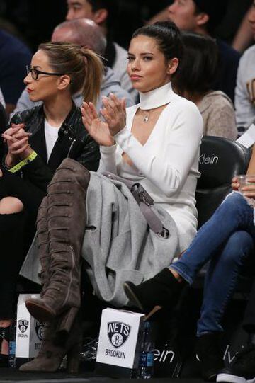 Adriana Lima, durante el Brooklyn Nets-Los Angeles Lakers.