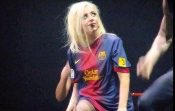 The superstar singer and now Oscar-nominated actress suprised fans by donning a Barça shirt during a concert.