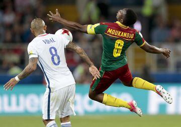 Cameroon's Benjamin Moukandjo, right, and Chile's Arturo Vidal vie for the ball during the Confederations Cup, Group B soccer match between Cameroon and Chile, at the Spartak Stadium in Moscow, Sunday, June 18, 2017. (AP Photo/Ivan Sekretarev)