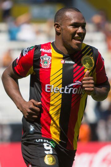 El ecuatoriano es otro de los futbolistas que llegaron de la MLS a la Liga MX desde 2015, pues se enfundó en los colores de Leones Negros, procedente de Chicago Fire.
