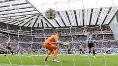 NEWCASTLE UPON TYNE, ENGLAND - SEPTEMBER 17: Nick Pope of Newcastle United looks on after failing to stop the first goal scored by Philip Billing of AFC Bournemouth (not pictured) during the Premier League match between Newcastle United and AFC Bournemouth at St. James Park on September 17, 2022 in Newcastle upon Tyne, England. (Photo by Stu Forster/Getty Images)