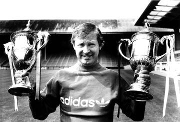 Alex Ferguson posa como técnico del Aberdeen escocés, equipo que entrenó desde junio de 1978 hasta noviembre de 1986. Ganó cuatro Ligas escocesas y cuatro Copas de Escocia entre otros títulos.  