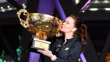 Radwanska outfoxes Konta to lift second China Open title
