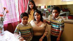 Minerva Pacheco y sus hijos, Brian Martinez Pacheco, Daniel Martinez Pacheco e Iris Martinez Pacheco en su casa. 