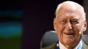 Presidente de FIFA de 1974 a 1998. Murió a los 100 años. 