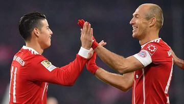 James Rodr&iacute;guez y Robben celebrando gol. Los dos son grandes socios en el Bayern