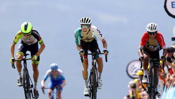 PEYRAGUDES, FRANCE - JULY 20: (L-R) Aleksander Vlasov of Russia and Team Bora - Hansgrohe and Nairo Alexander Quintana Rojas of Colombia and Team Arkéa - Samsic cross the finish line during the 109th Tour de France 2022, Stage 17 a 129,7km stage from Saint-Gaudens to Peyragudes 1580m / #TDF2022 / #WorldTour / on July 20, 2022 in Peyragudes, France. (Photo by Michael Steele/Getty Images)