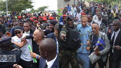 Mbappé visitó la casa de su padre en Camerún y un fuerte dispositivo de seguridad tuvo que ser montado