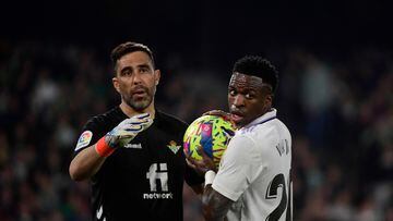 Real Betis' Chilean goalkeeper Claudio Bravo (L) and Real Madrid's Brazilian forward Vinicius Junior look on during the Spanish League football match between Real Betis and Real Madrid CF at the Benito Villamarin stadium in Seville on March 5, 2023. (Photo by CRISTINA QUICLER / AFP)