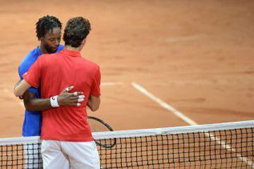 Roger Federer cayó fácil ante Gael Monfils por 6-1, 6-4 y 6-3 en el segundo encuentro de la final.