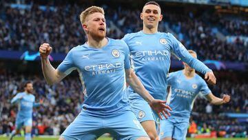 MANCHESTER, ENGLAND - APRIL 26:  Kevin De Bruyne of Manchester City celebrates scoring their 1st goal with Phil Foden of Manchester City during the UEFA Champions League Semi Final Leg One match between Manchester City and Real Madrid at City of Manchester Stadium on April 26, 2022 in Manchester, United Kingdom. (Photo by Marc Atkins/Getty Images)