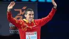 MUNICH, GERMANY - AUGUST 21: Gold medalist Mariano Garcia of Spain celebrates on the podium during  the Men's 800m Final medal ceremony on day 11 of the European Championships Munich 2022 at Olympiapark on August 21, 2022 in Munich, Germany. (Photo by Matthias Hangst/Getty Images)