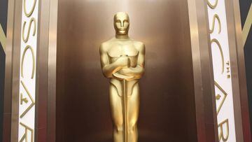 Estatua de un premio Oscar situada en el Dolby Theatre de Los &Aacute;ngeles 
