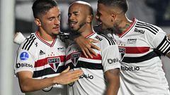Sao Paulo's Brazilian midfielder Patrick (R) celebrates with his teammates Brazilian midfielder Pablo Maia (L) and Brazilian defender Diego Costa after scoring against Atletico Goianiense during the Copa Sudamericana football tournament all-Brazilian semifinal second leg match between Sao Paulo and Atletico Goianiense, at the Morumbi stadium, in Sao Paulo, Brazil, on September 8, 2022. (Photo by NELSON ALMEIDA / AFP)