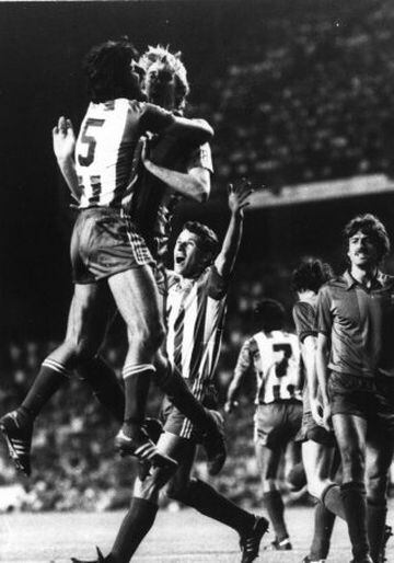 Copa del Rey 1980-1981. (18/06/81). Estadio Vicente Calderón. Barcelona-Sporting de Gijón. El Barça ganó 3-1. Los goleadores, Quini en dos ocasiones, Maceda y Esteban. Fue el año del secuestro y posterior liberación de Quini.